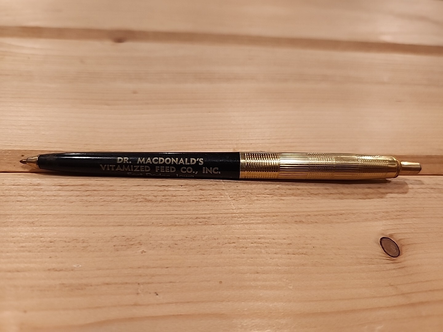 Vtg Dr MacDonald’s Vitamized Feed Co Pen Fort Dodge Iowa