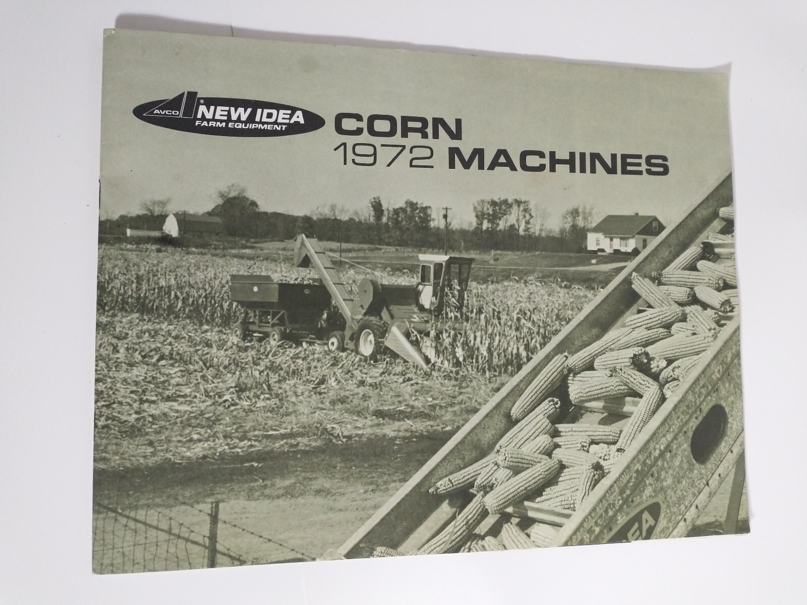 New Idea 1972 MACHINES Corn Heads Brochure 20 PAGE