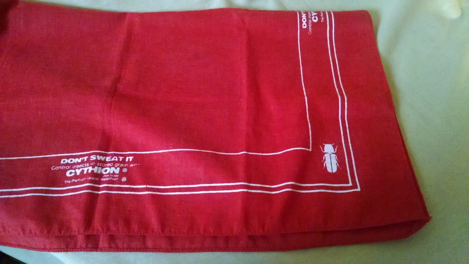 CYTHION SCARF RED WHITE CLOTH DON’T SWEAT IT STORED GRAIN AGRICULTURE PROMO.