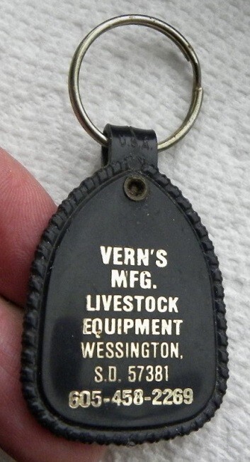 Vintage Vern’s Livestock Equipment, Wessington, South Dakota SD Keychain