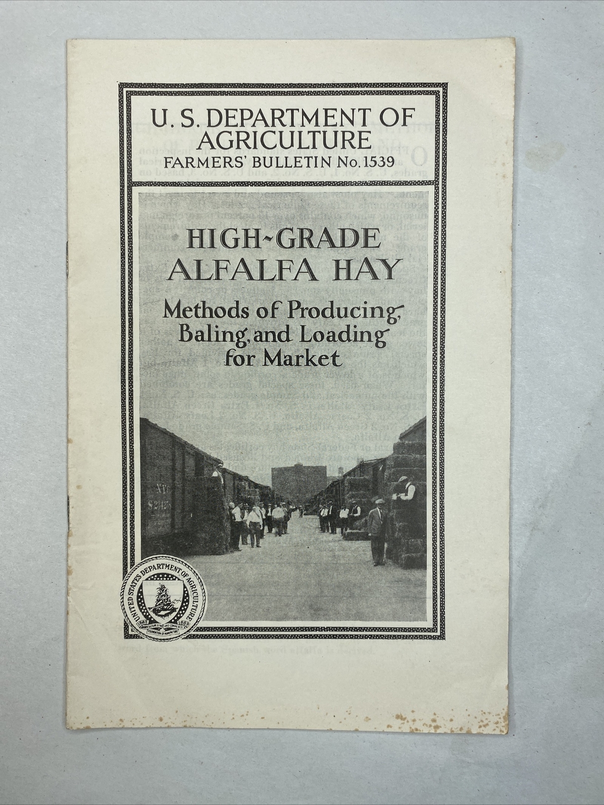 1938 USDA Farmers’ Bulletin No. 1539 High-grade alfalfa hay bailing for market