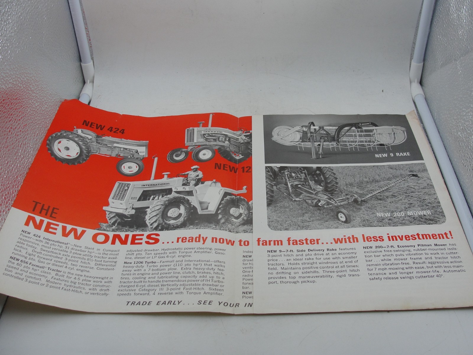 IH Early Traders Bonus Agricultural Equipment 1965 Brochure
