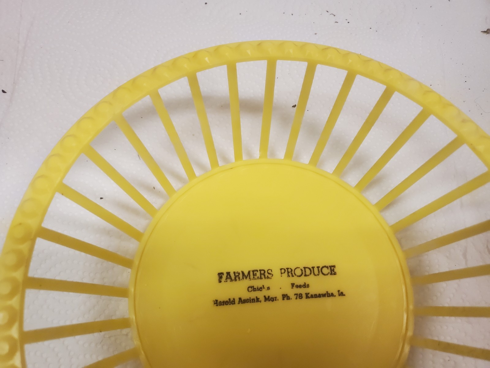9″ Yellow Plastic Basket Farmers Produce Kanawha Iowa Harold Assink Chicks Feeds