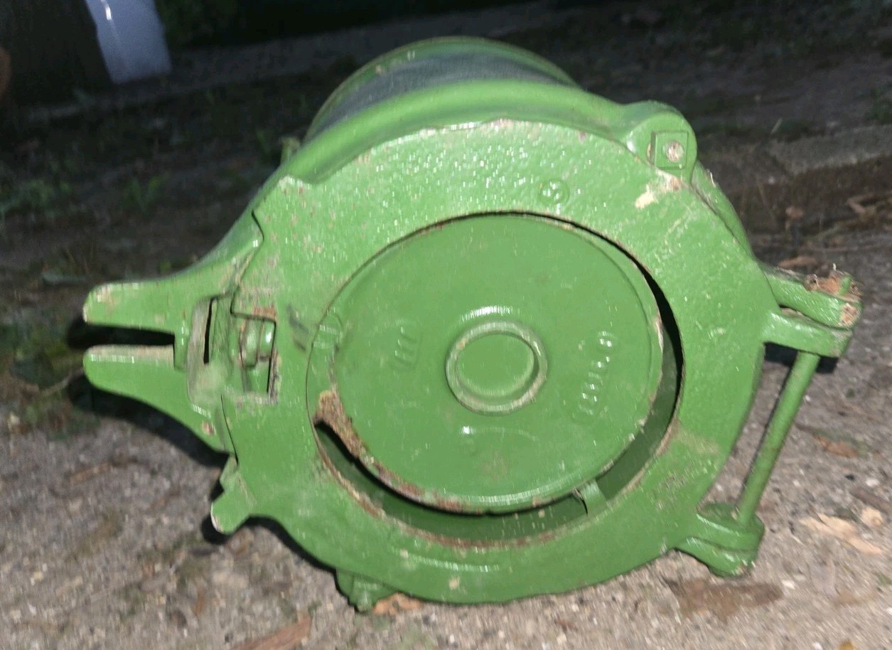 John Deere Moline ILL Cast Iron Corn Planter Seed Box & Lid Farm Sign Y2596 – B