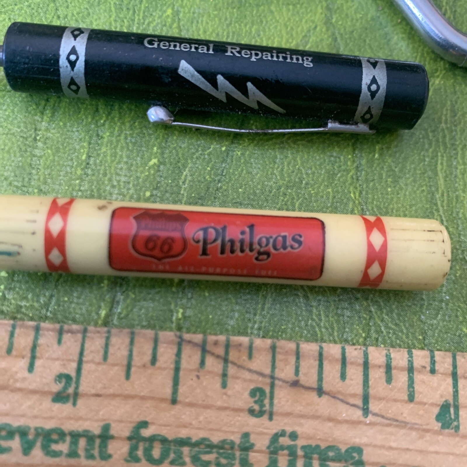 Vintage Wisconsin Pocket SCREWDRIVERS READY TOOL USA Philgas Blacksmith Paint