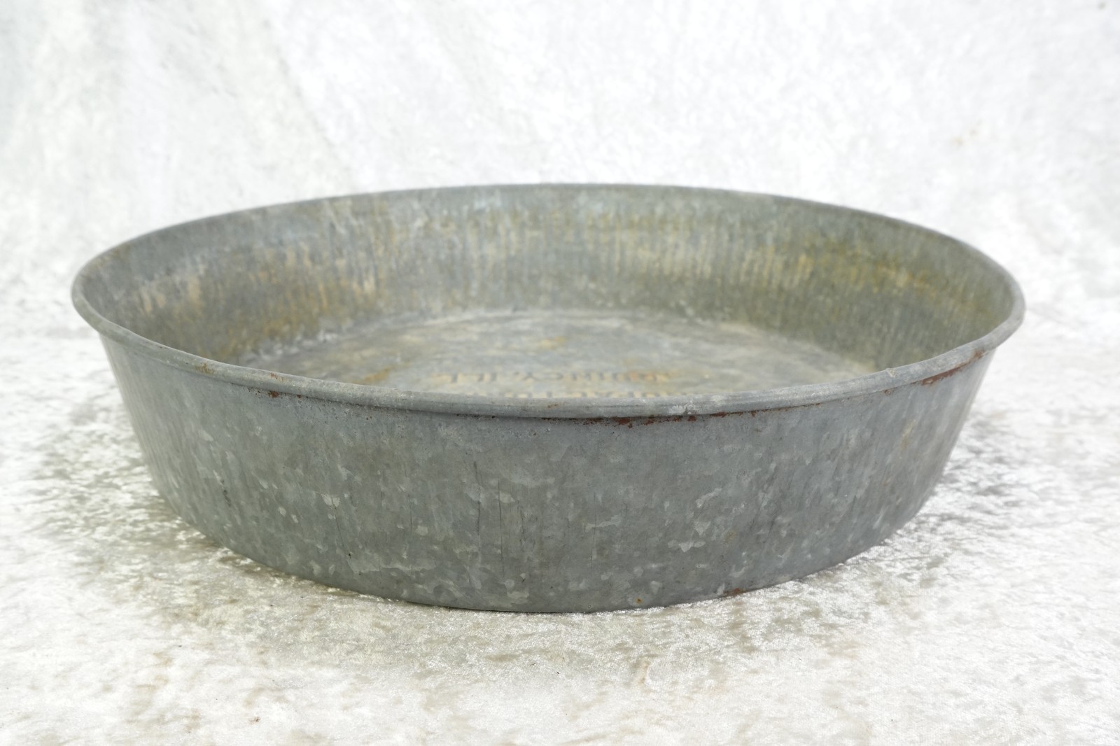 Vintage Brower Manufacturing Co. Quincy, IL 16 3/4″ Galvanized Chicken Feed Pan