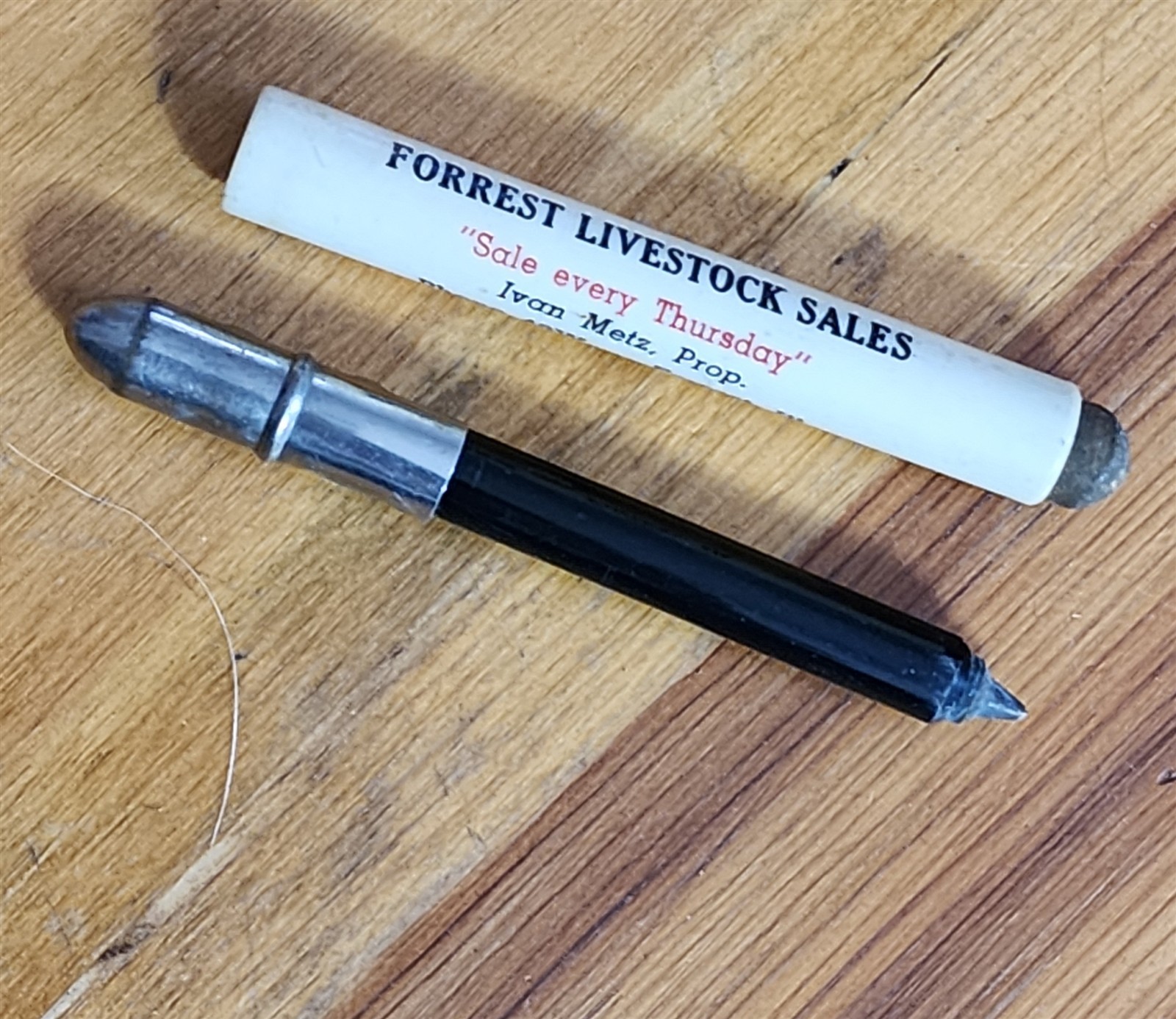 VINTAGE FORREST LIVESTOCK SALES BULLET “PENCIL” PEN IVAN METZ PHONE 49W
