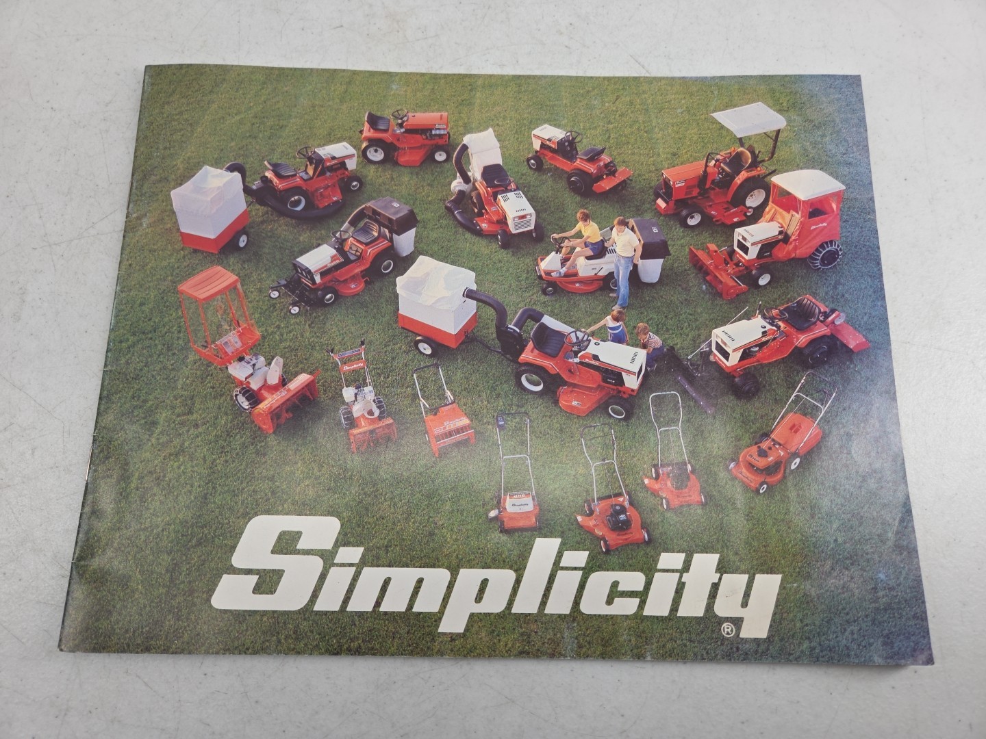 Vintage 1984 Simplicity Sales Brochure Garden Lawn Tractors Riding Mowers 840219