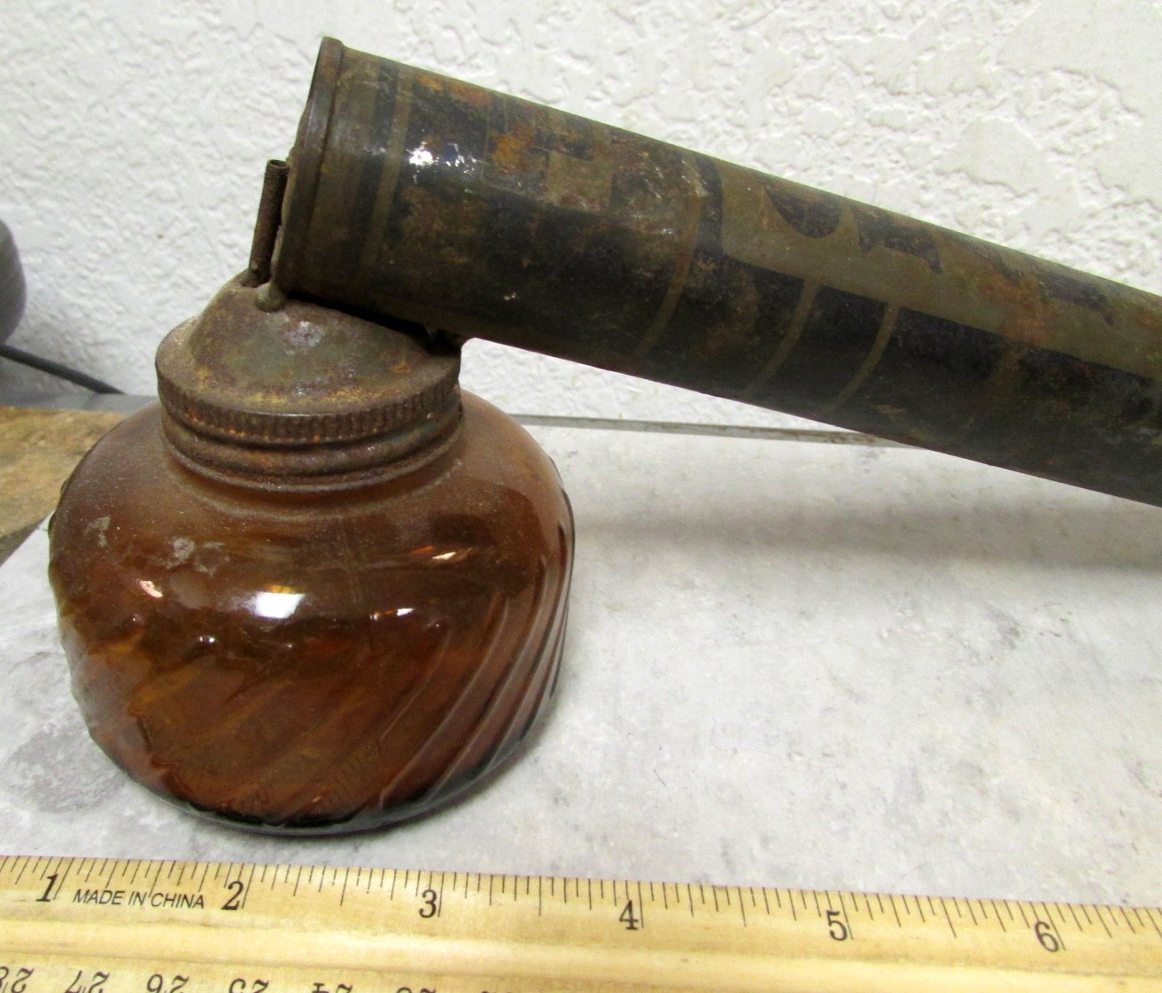 vintage Chapin sprayer, wood handle & amber glass container decor only dont work