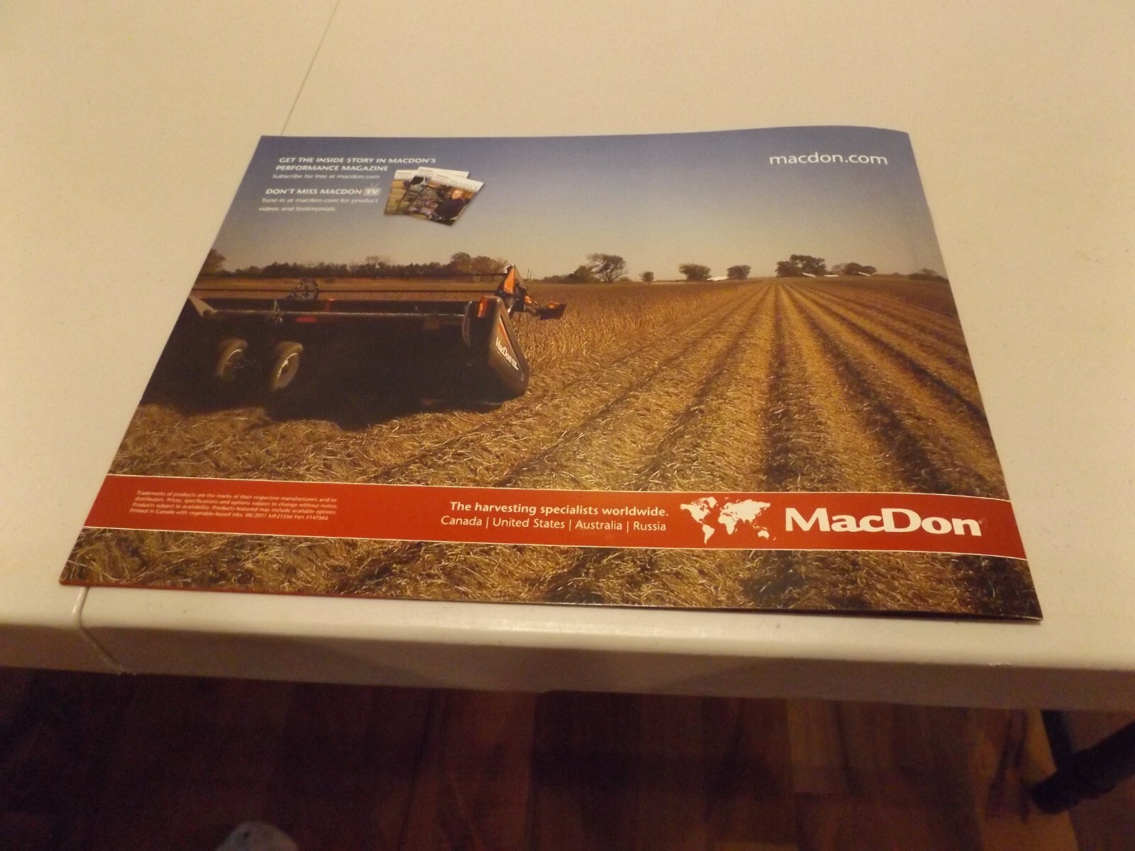MACDON PERFORMANCE HAS A NAME FLEX AND RIGID DRAPER, LIT # 147565 08/2011