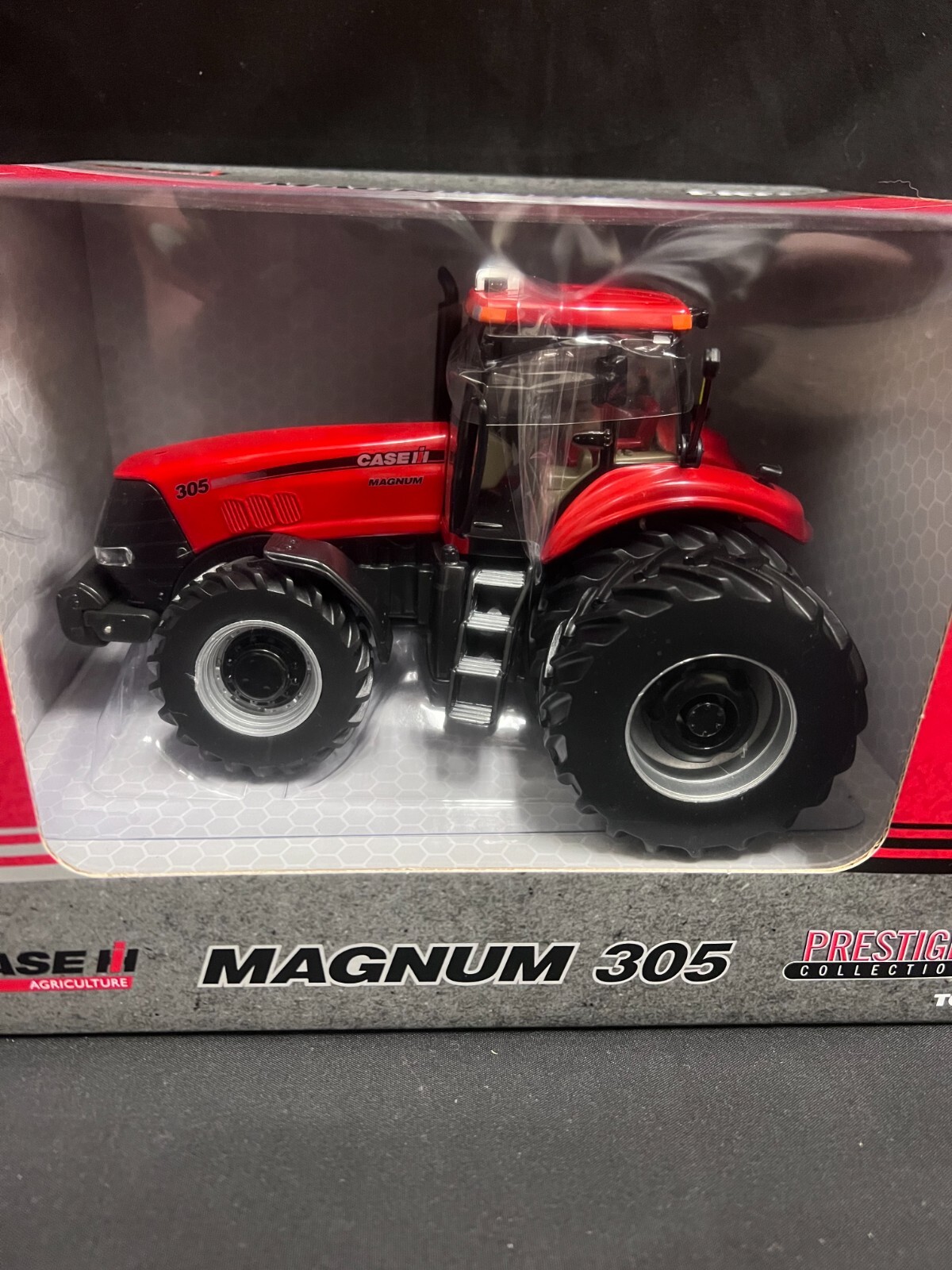 CASE IH MAGNUM 305 1/32 DIE-CAST METAL REPLICA ZFN44323