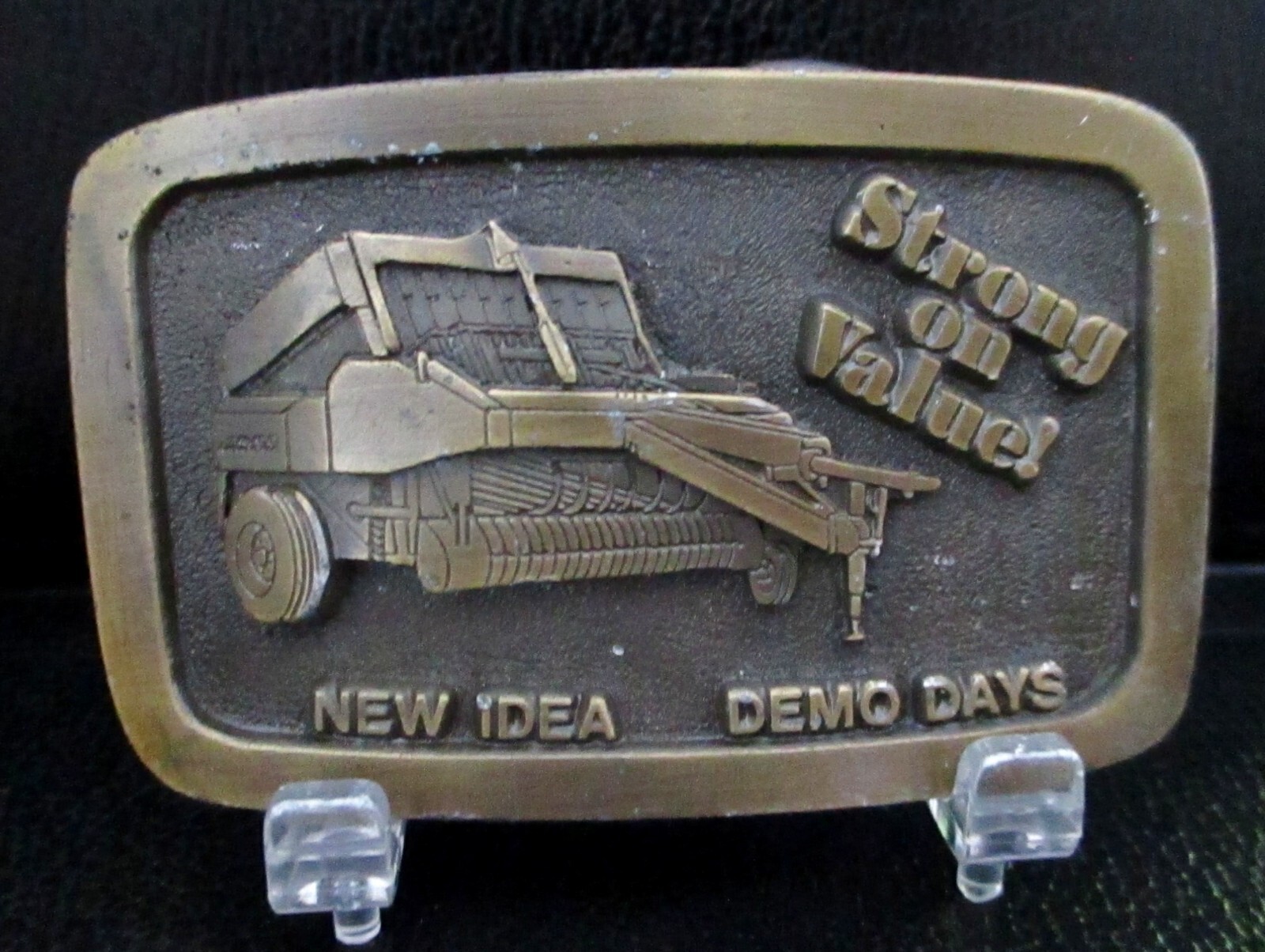 Avco New Idea Demo Days Round Hay Baler Belt Buckle Collector’s Ed Spec Cast NI