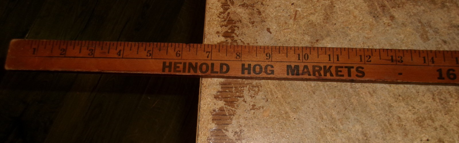 vintage heinold hog markets 36″L wood yardstick in good shape used