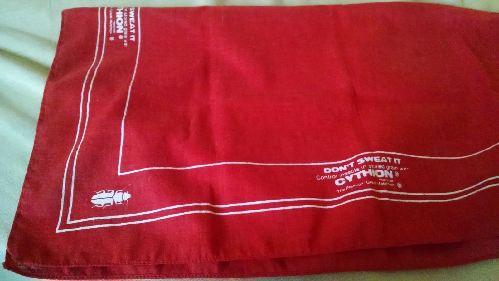 CYTHION SCARF RED WHITE CLOTH DON’T SWEAT IT STORED GRAIN AGRICULTURE PROMO.