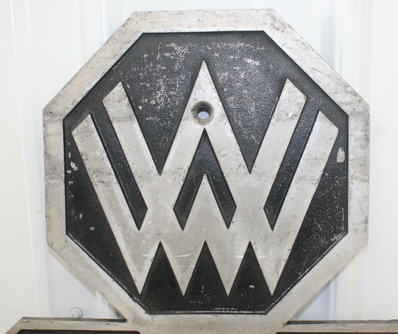 Heavy Aluminum William’s White Moline Sign Equipment Plate 15″ x 15″ RARE UNIQUE