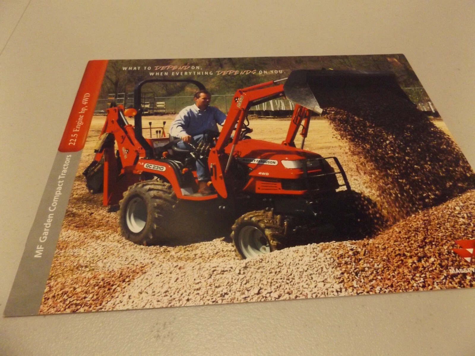 MASSEY FERGUSON GARDEN COMPACT TRACTORS 22.5 ENGINE HP, LIT # MF04268