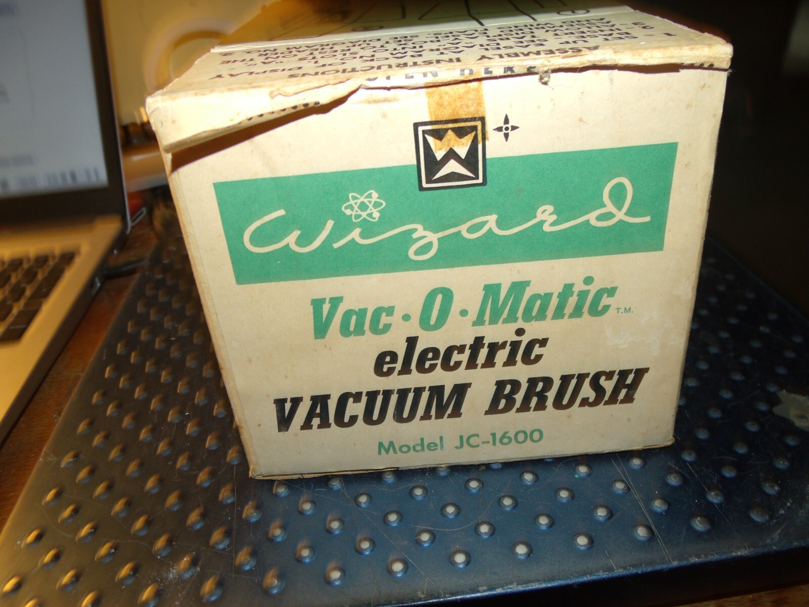 VTG WESTERN AUTO WIZARD ”VAC-O-MATIC” eletric VACUUM BRUSH