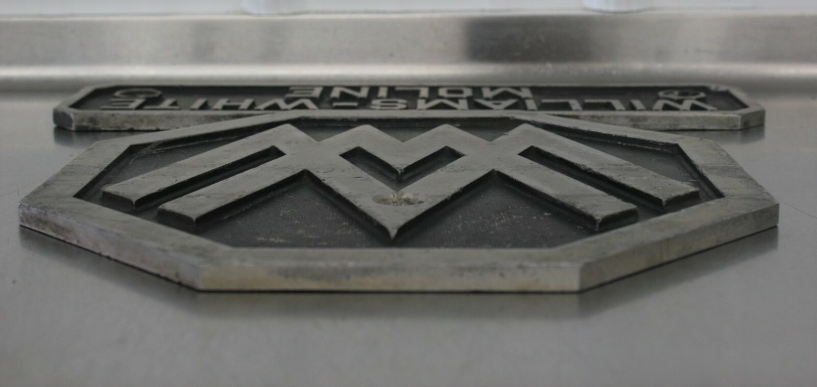 Heavy Aluminum William’s White Moline Sign Equipment Plate 15″ x 15″ RARE UNIQUE
