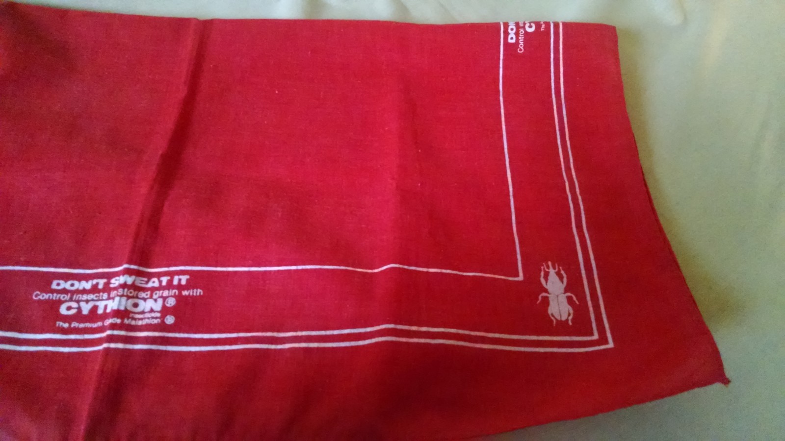 CYTHION SCARF RED WHITE CLOTH DON’T SWEAT IT STORED GRAIN AGRICULTURE PROMO.