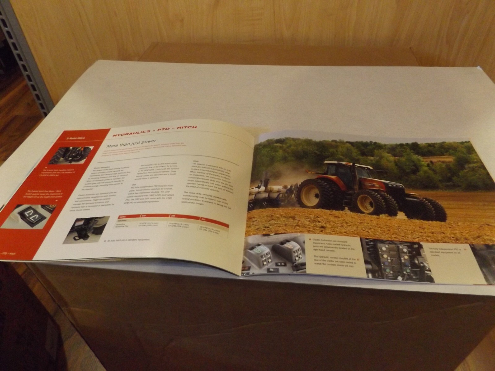 Versatile Row Crop 250-305 hp, Tractor Brochure 2010 102010-10000 P/N 89007313