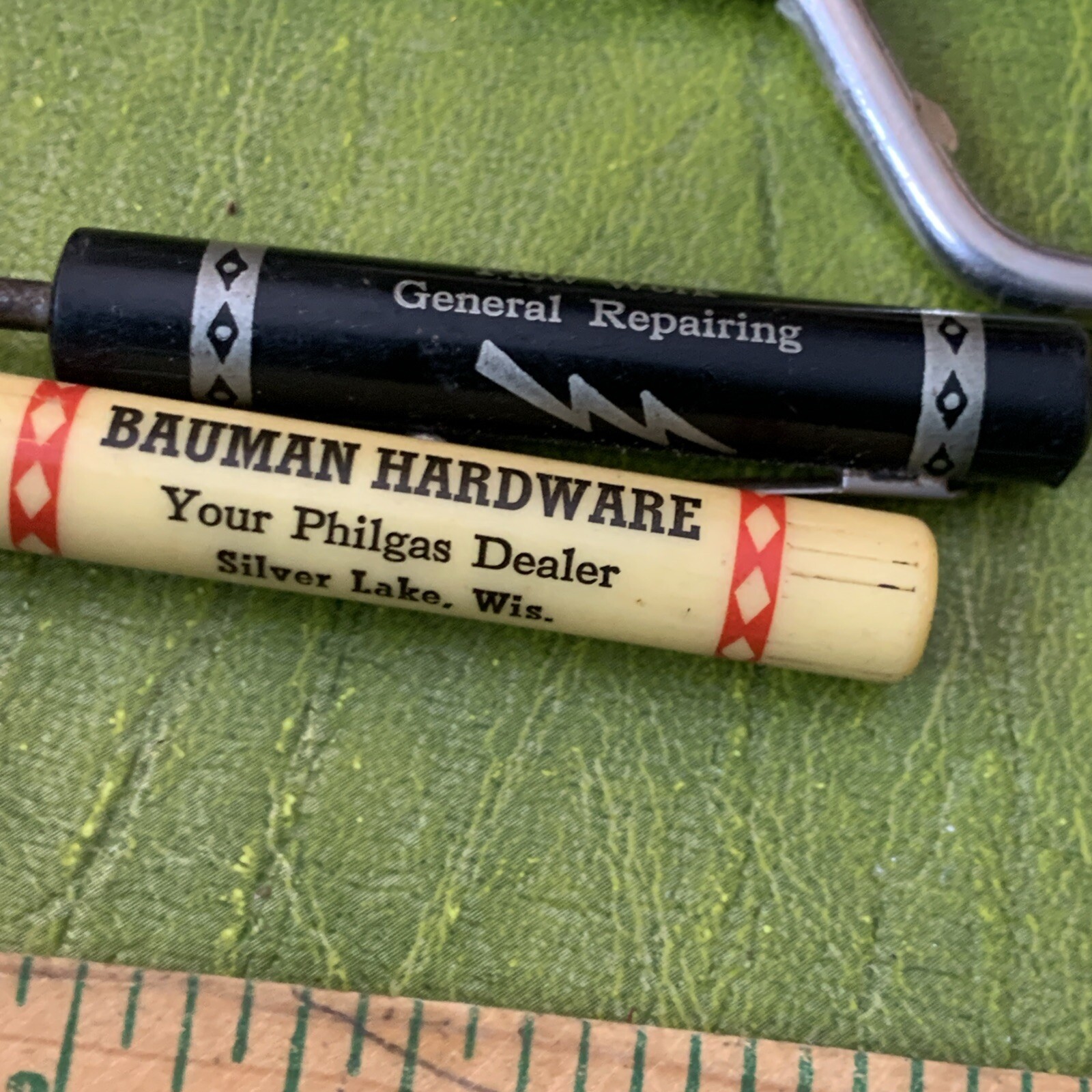 Vintage Wisconsin Pocket SCREWDRIVERS READY TOOL USA Philgas Blacksmith Paint
