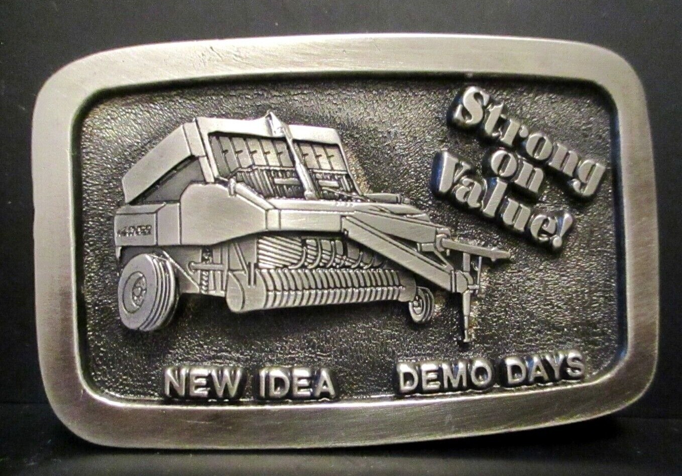 Avco New Idea Demo Days Round Hay Baler Belt Buckle Collector’s Ed Spec Cast NI