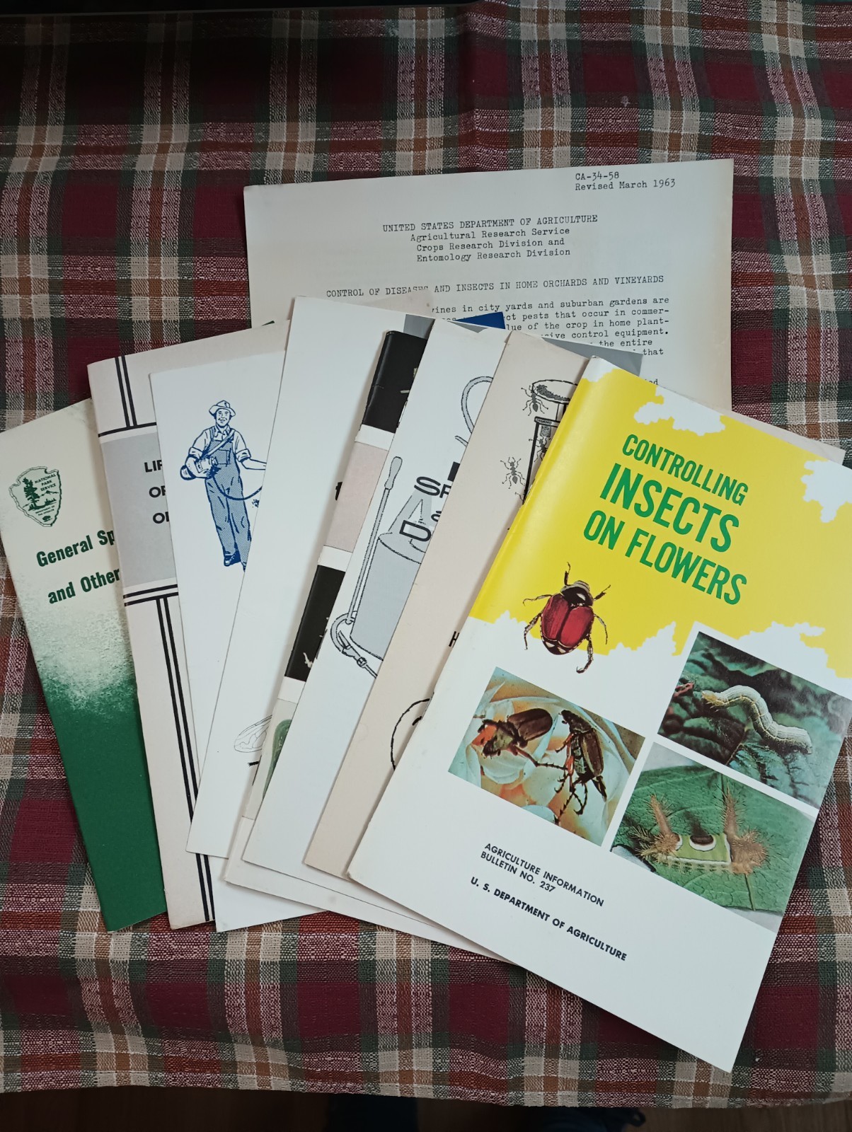 Vintage Garden & Agriculture Pamphlet Lot USDA Extension Lawn Weeds Roses