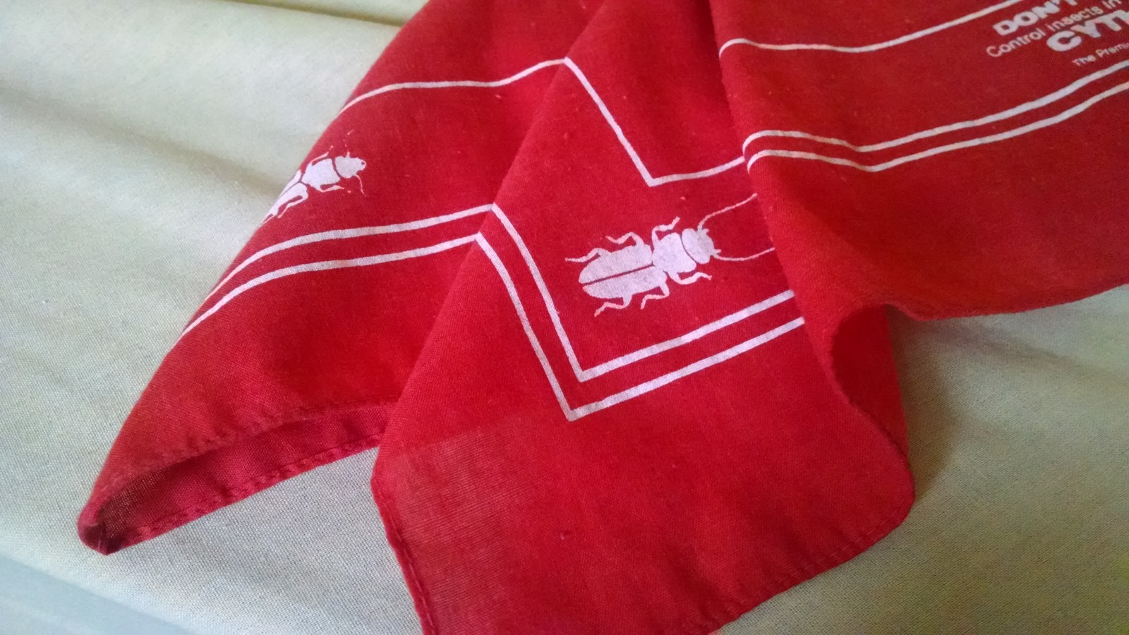 CYTHION SCARF RED WHITE CLOTH DON’T SWEAT IT STORED GRAIN AGRICULTURE PROMO.