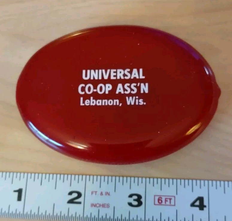 Universal CO-OP ASSN Vintage 1970’s Red Oval Vinyl Coin Pouch Lebanon,Wis