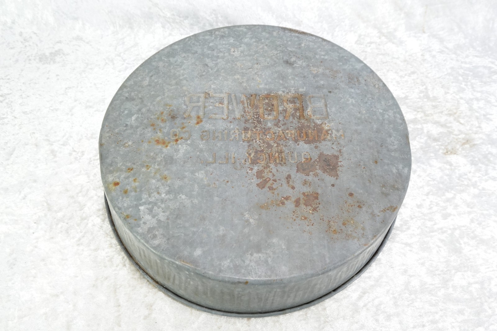 Vintage Brower Manufacturing Co. Quincy, IL 16 3/4″ Galvanized Chicken Feed Pan